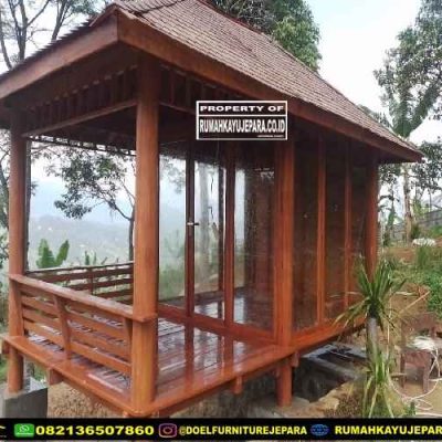 gazebo di atas kolam