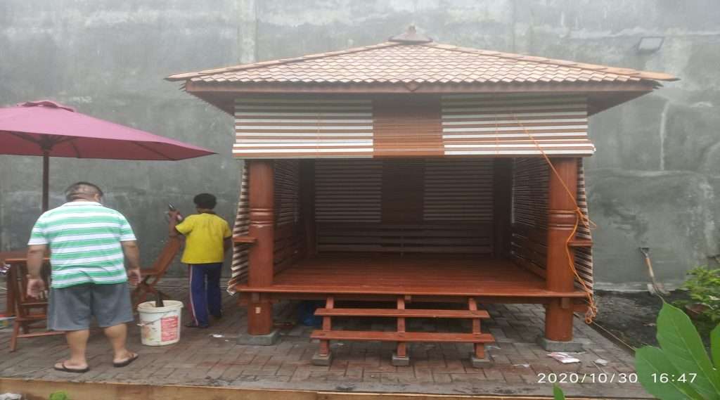 harga gazebo kayu ukuran 2x2