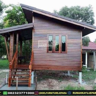 rumah kayu pinggir pantai